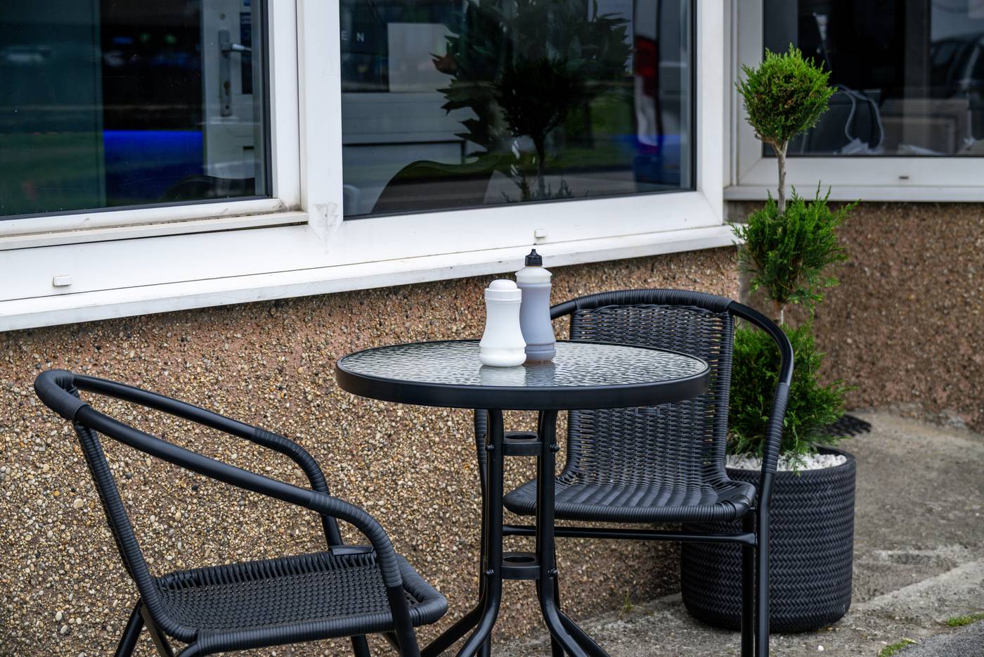 Outdoor table at Lewy's Fish & Chips